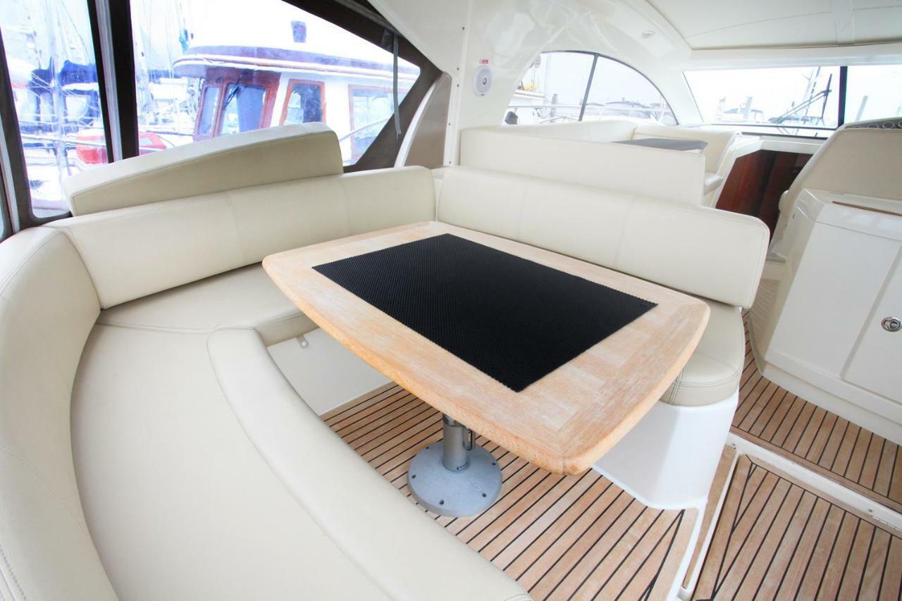 Zen Dog Luxury Motor Yacht Hotel Lymington Eksteriør billede