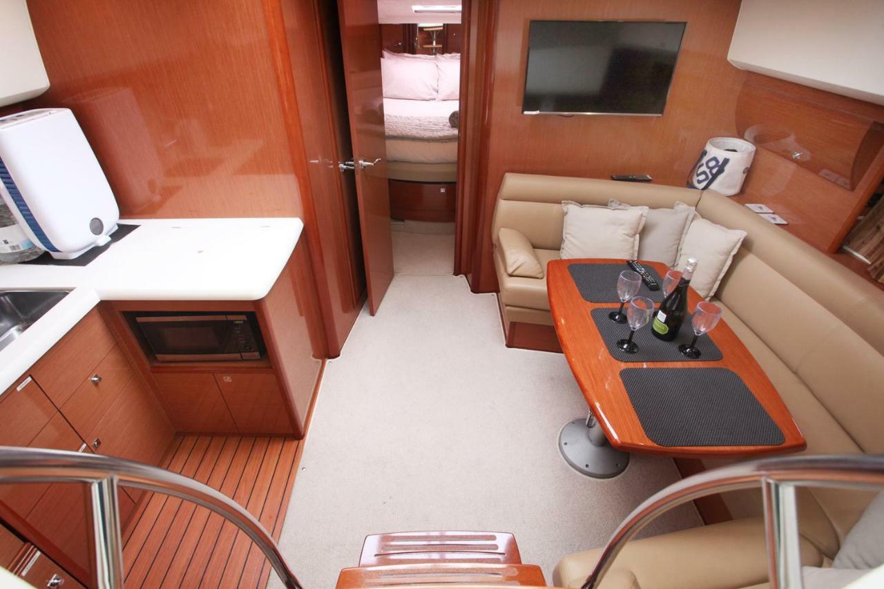 Zen Dog Luxury Motor Yacht Hotel Lymington Eksteriør billede